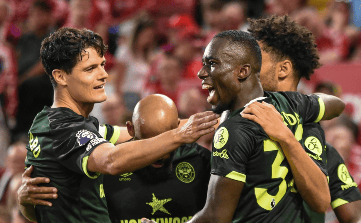 一场0-2改变争五格局，英超黑马极速坠落：4场3负，落后曼城1分